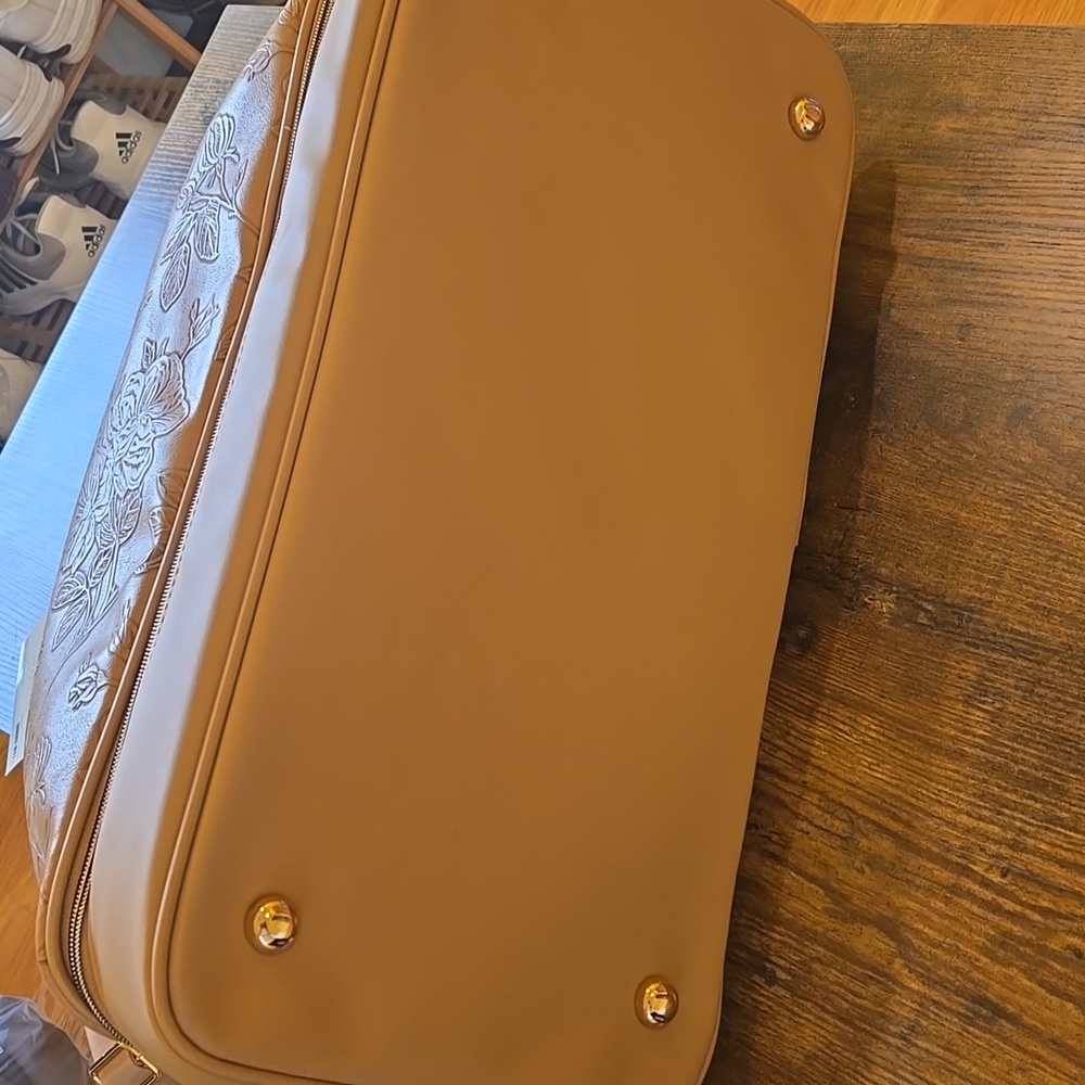 Ellen Tracy Floral Embossed Weekender Travel Bag NWT Beige Taupe - Picture 8 of 12